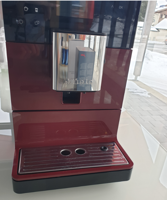 Miele Kaffeevollautomat CM5310 Silence brombeerrot - Ausstellungsstück