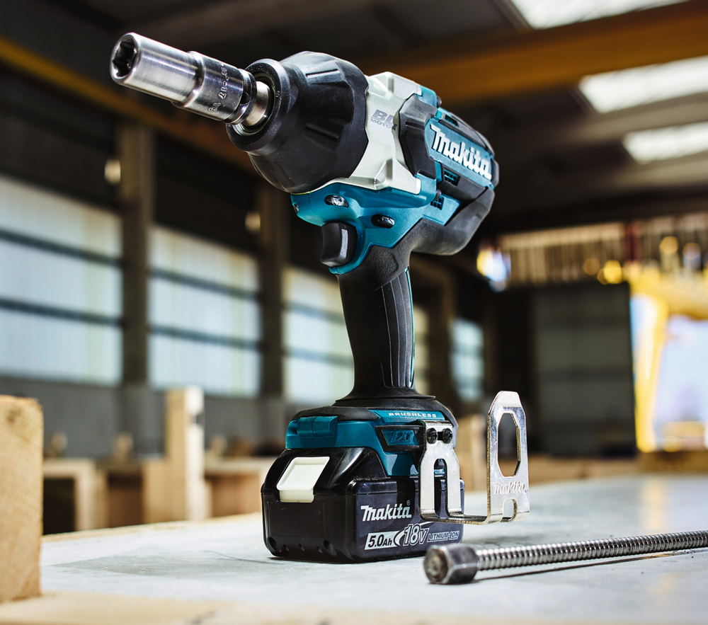 Makita DTW1002RTJ Akku-Schlagschrauber