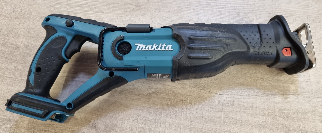 Makita DJR181 Säbelsäge inkl. Sägeblätter (im Karton)