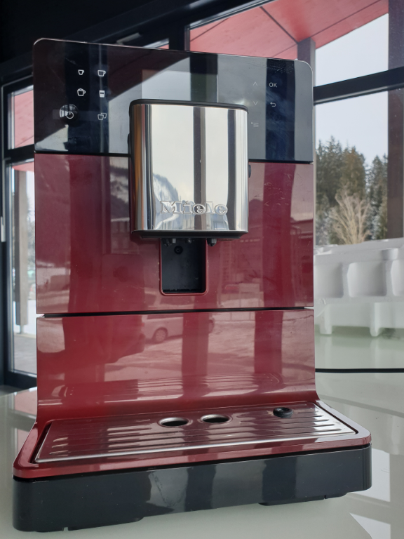 Miele Kaffeevollautomat CM5310 Silence brombeerrot - Ausstellungsstück