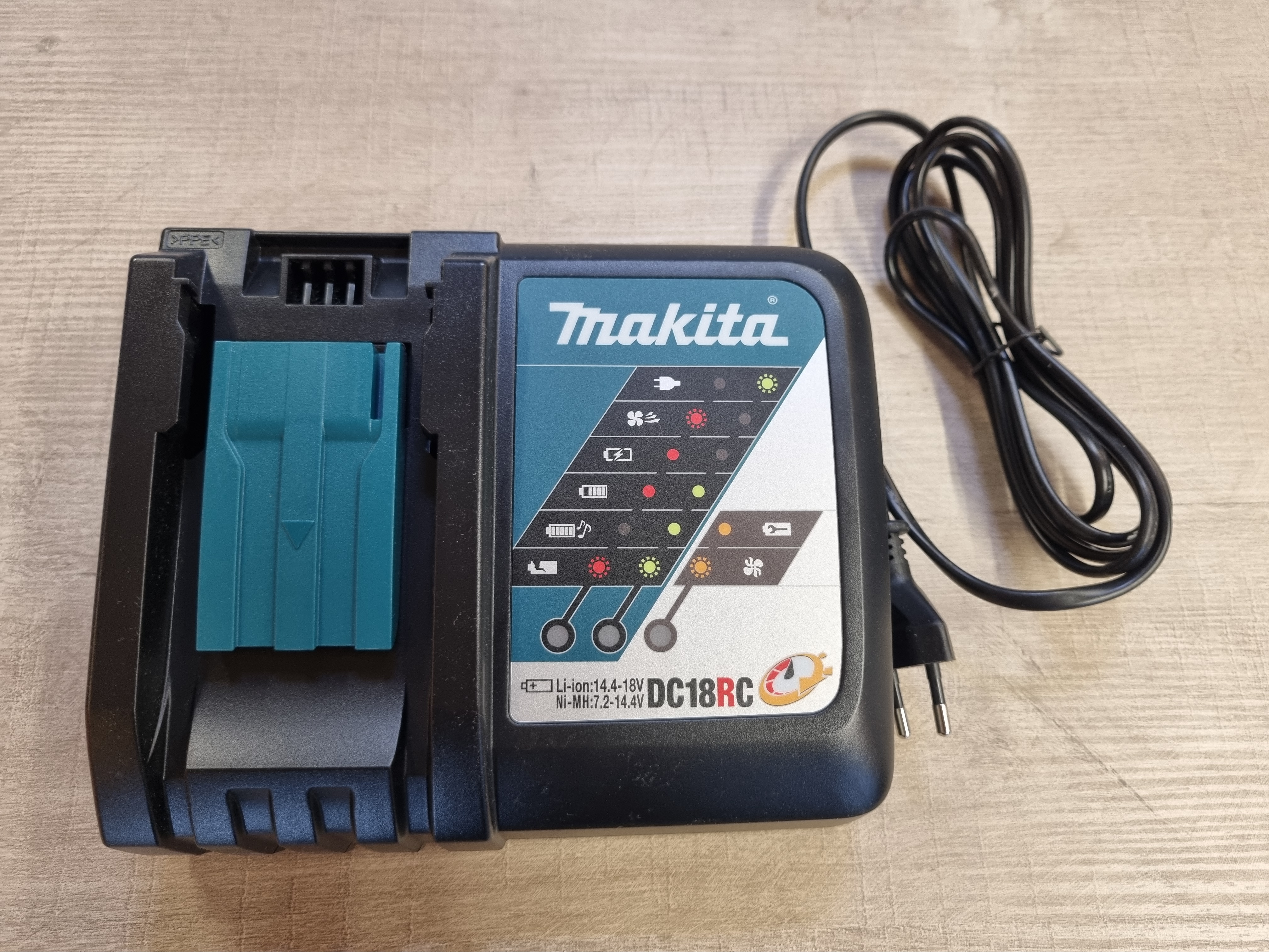Makita Schnellladegerät DC18RC (im Karton)
