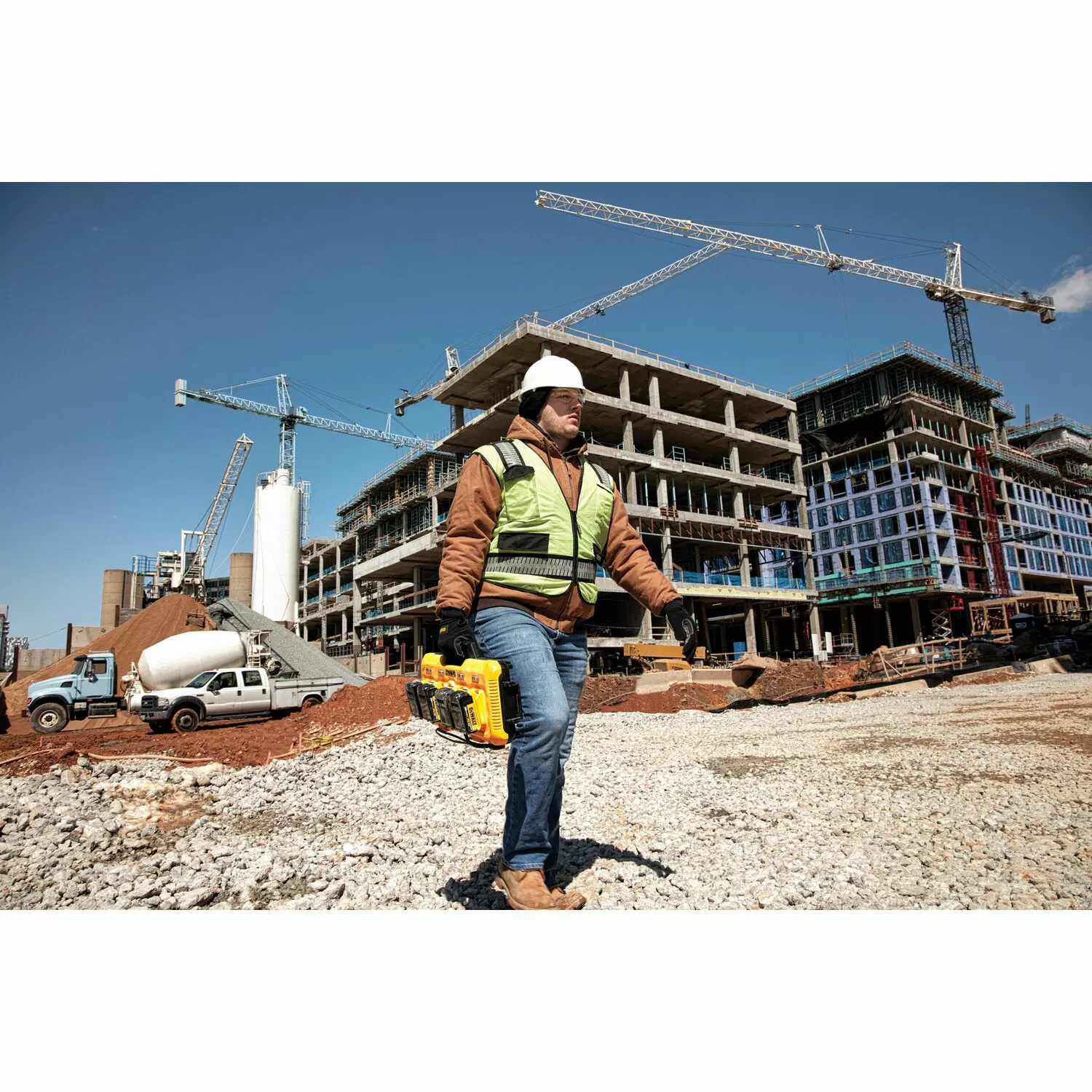 DeWalt DCB104 Vierfach-Schnellladegerät – 4-Port 8A Ladegerät für XR & FLEXVOLT Akkus