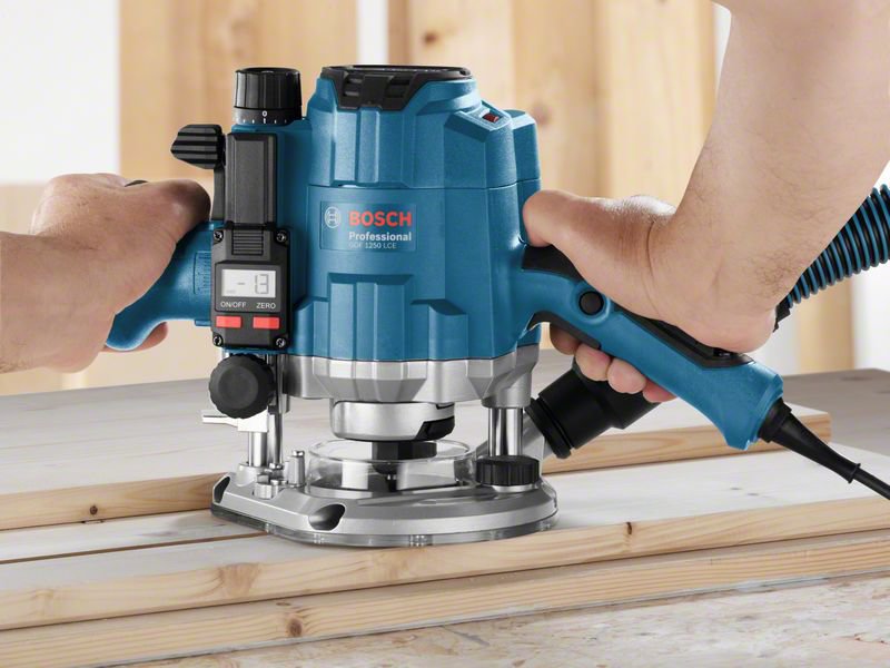 Bosch Professional GOF1250LCE Oberfräse (0601626101)