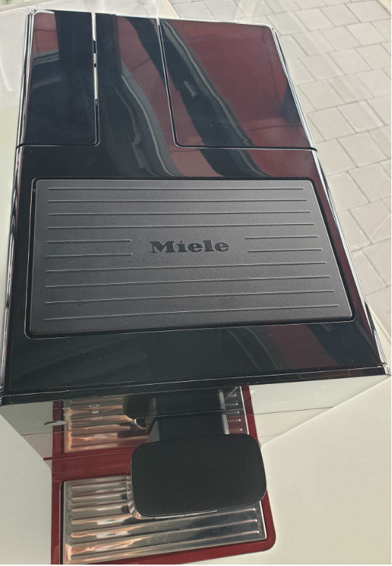Miele Kaffeevollautomat CM5310 Silence brombeerrot - Ausstellungsstück