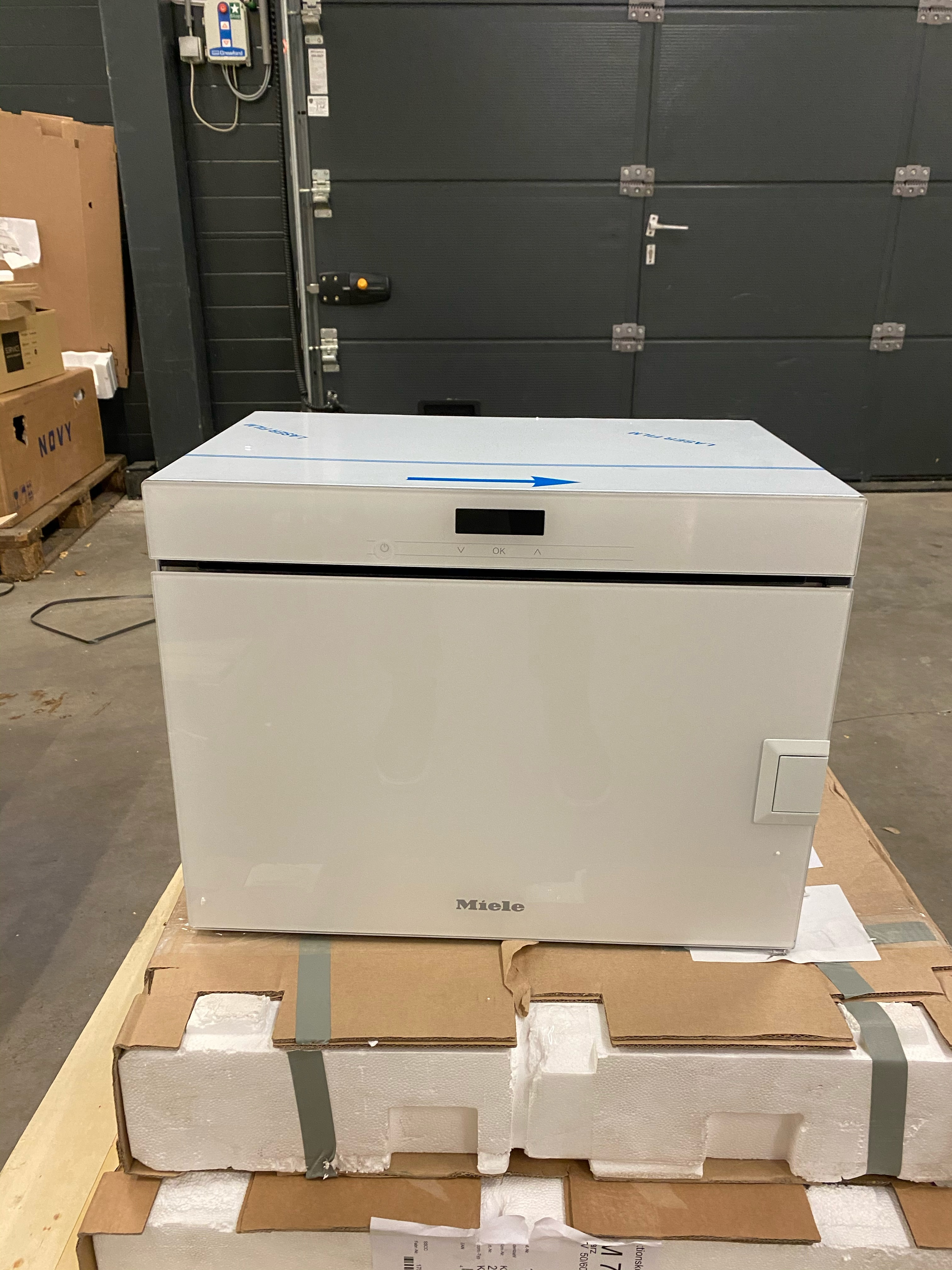 Miele Stand Dampfgarer Weiß DG6001