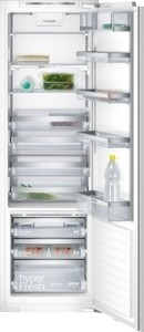KI42FP60 Einbau-Kühlautomat Flachscharnier-Technik, softEinzug mit Türdämpfung Sockelaggregat – Be-